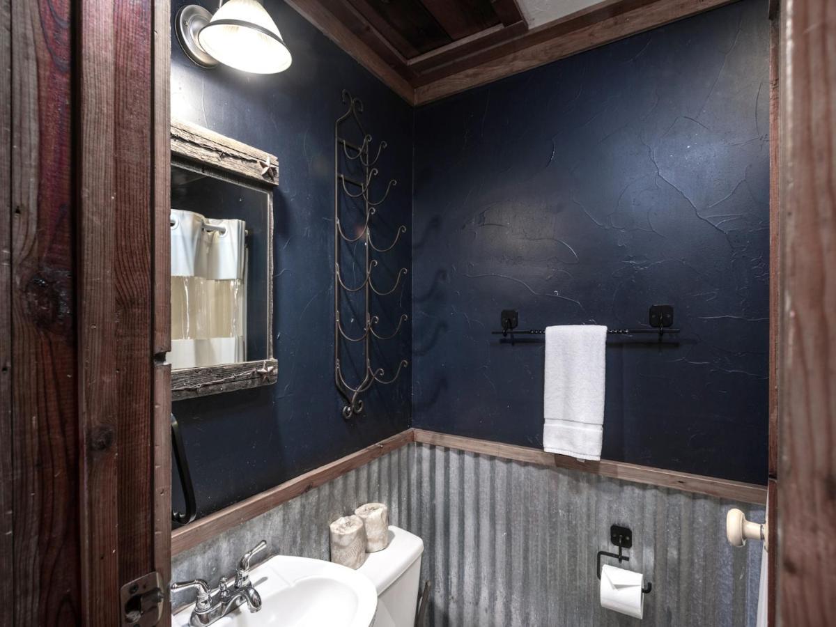 Apache Village 3, Queen Bed, Midtown, Sleeps 2 Руидозо Экстерьер фото