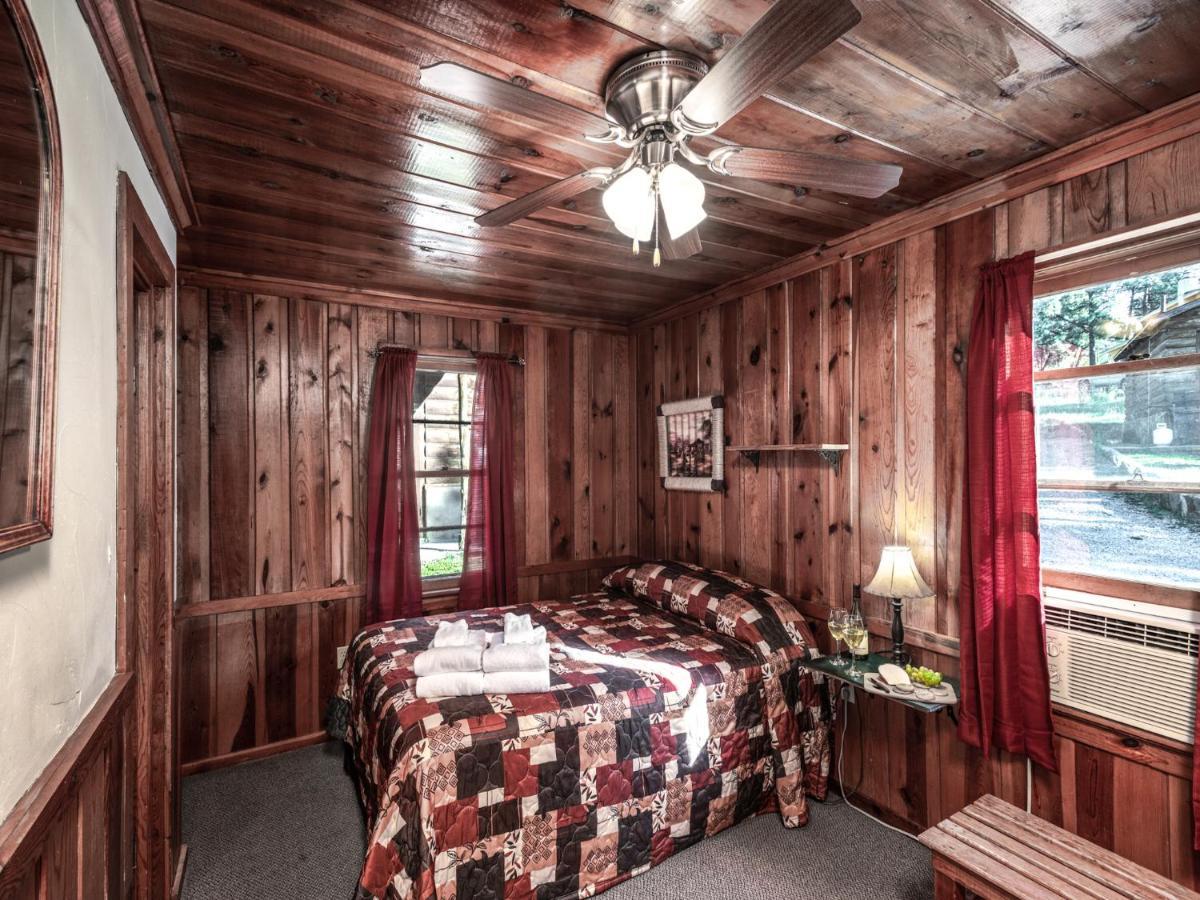 Apache Village 3, Queen Bed, Midtown, Sleeps 2 Руидозо Экстерьер фото
